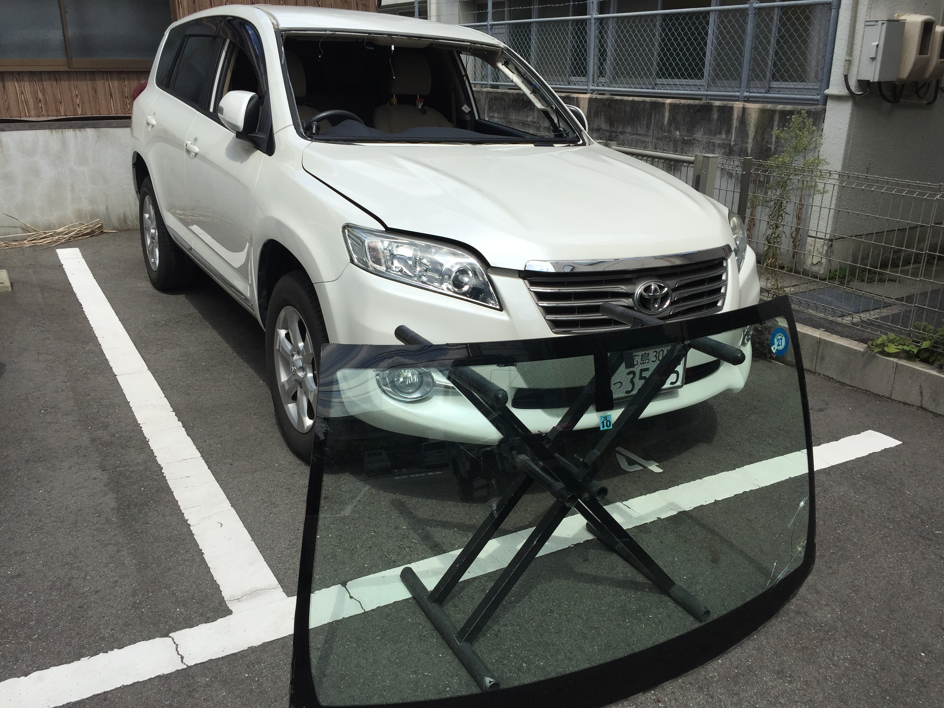 自動車フロントガラス交換 広島 UVカットソーラーガラス・エーミング
