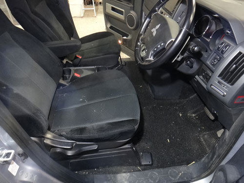 車内クリーニング 広島 尿クリーニング 三菱 デリカ ｐａｒｔ１ ティーズフィルム広島 カーコーティング フロントガラス カーフィルム施工紹介ブログ