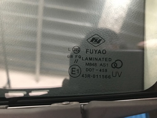 自動車フロントガラス交換 広島 UVカットソーラーガラス・サンテクト