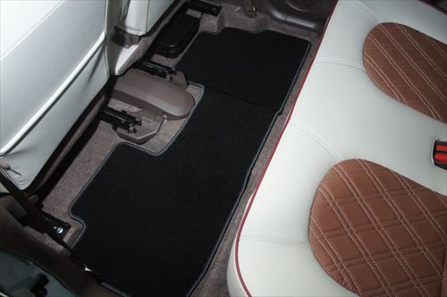 車内クリーニング 広島 嘔吐臭クリーニング スズキ アルトラパン ティーズフィルム 広島のカーコーティング カーフィルム 自動車ガラス施工ブログ