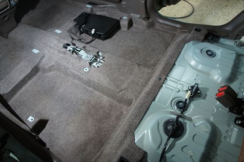 車内クリーニング 広島 嘔吐臭クリーニング スズキ アルトラパン ティーズフィルム 広島のカーコーティング カーフィルム 自動車ガラス施工ブログ