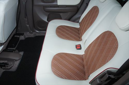 車内クリーニング 広島 嘔吐臭クリーニング スズキ アルトラパン ティーズフィルム 広島のカーコーティング カーフィルム 自動車ガラス施工ブログ