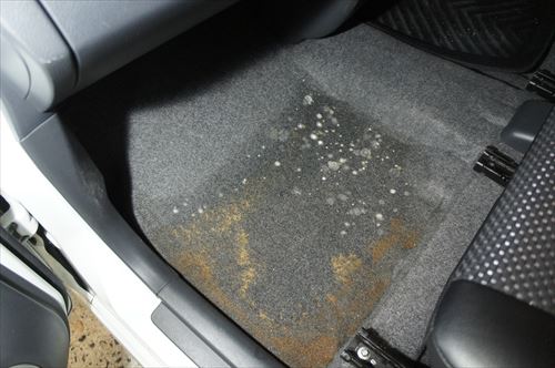 車内クリーニング 広島 食べ物こぼしクリーニング スズキ ワゴンrスティングレー ティーズフィルム広島 カーコーティング フロントガラス カーフィルム施工紹介ブログ