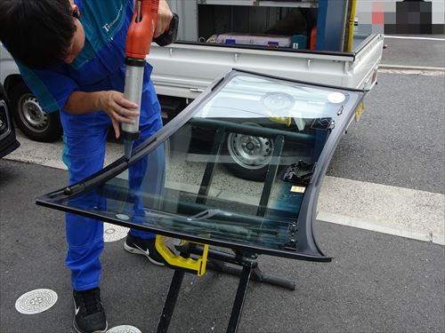 自動車フロントガラス交換 広島 UVカットソーラーガラス・エーミング 