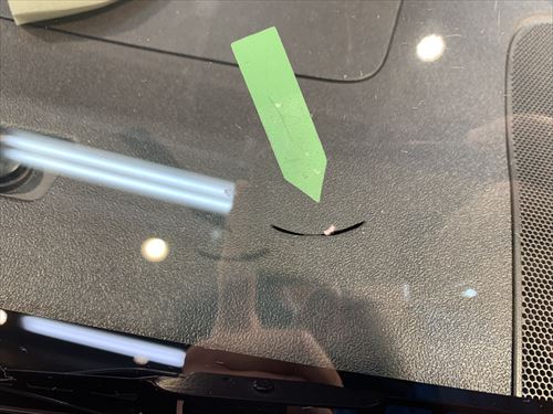 自動車のフロントガラスにヒビが入った場合の修理の施工事例