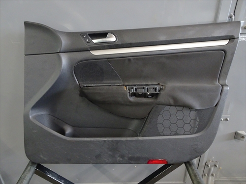 内装リペア 修理 広島 ドア内張り張替え フォルクスワーゲン ゴルフヴァリアント ティーズフィルム広島 カーコーティング フロントガラス カーフィルム施工紹介ブログ