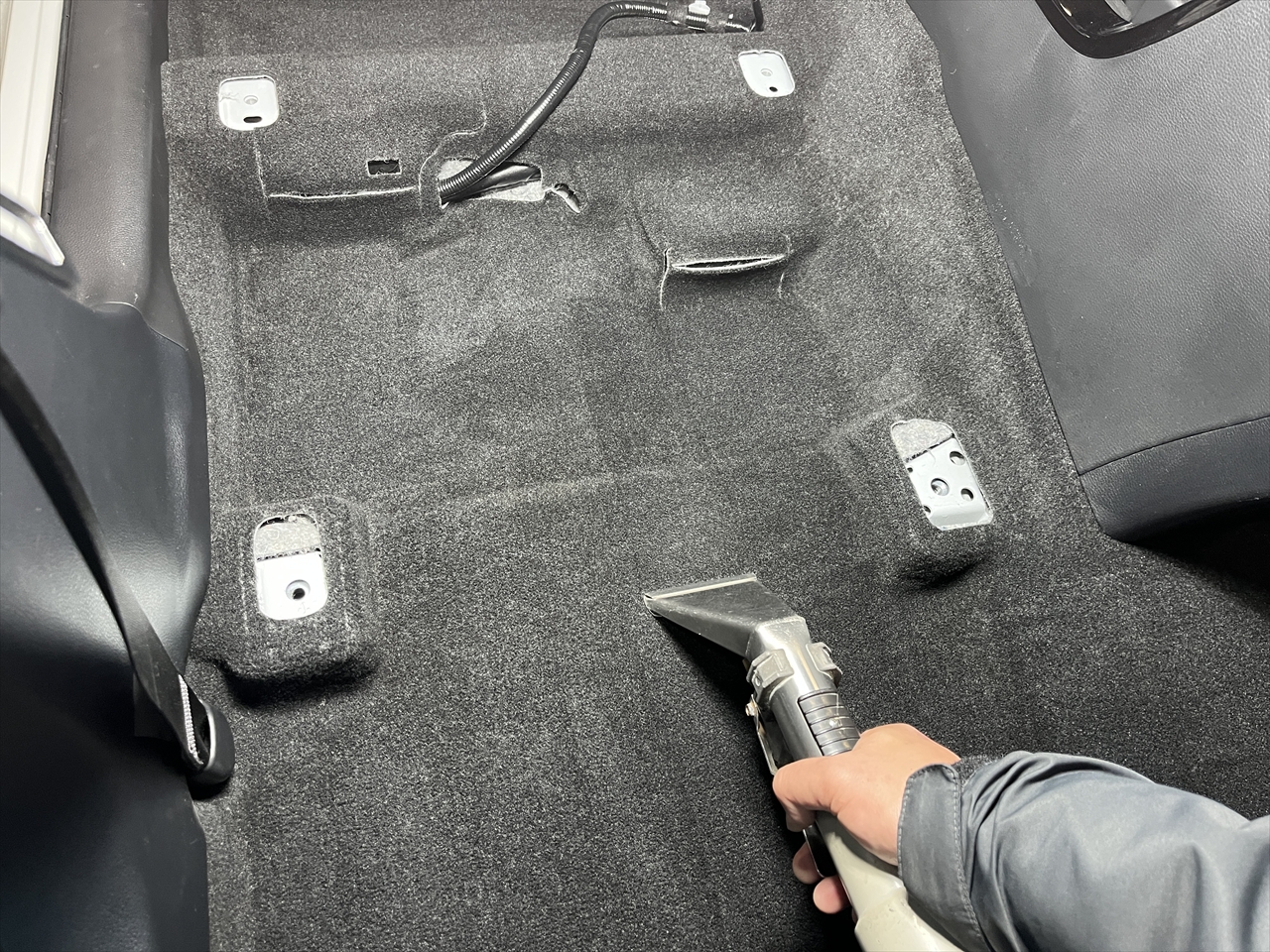 車内クリーニング (タバコ臭)