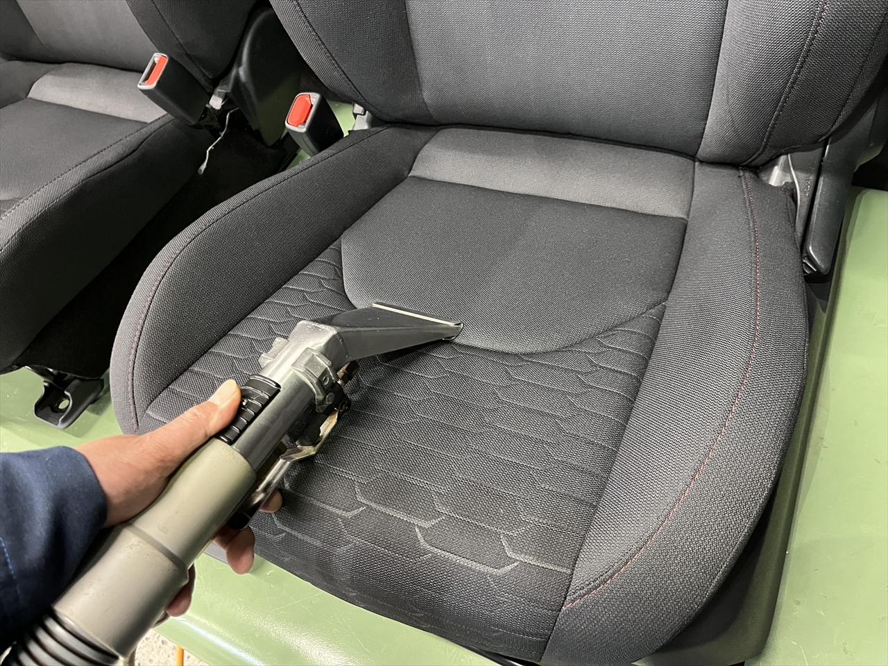 車内クリーニング (タバコ臭)