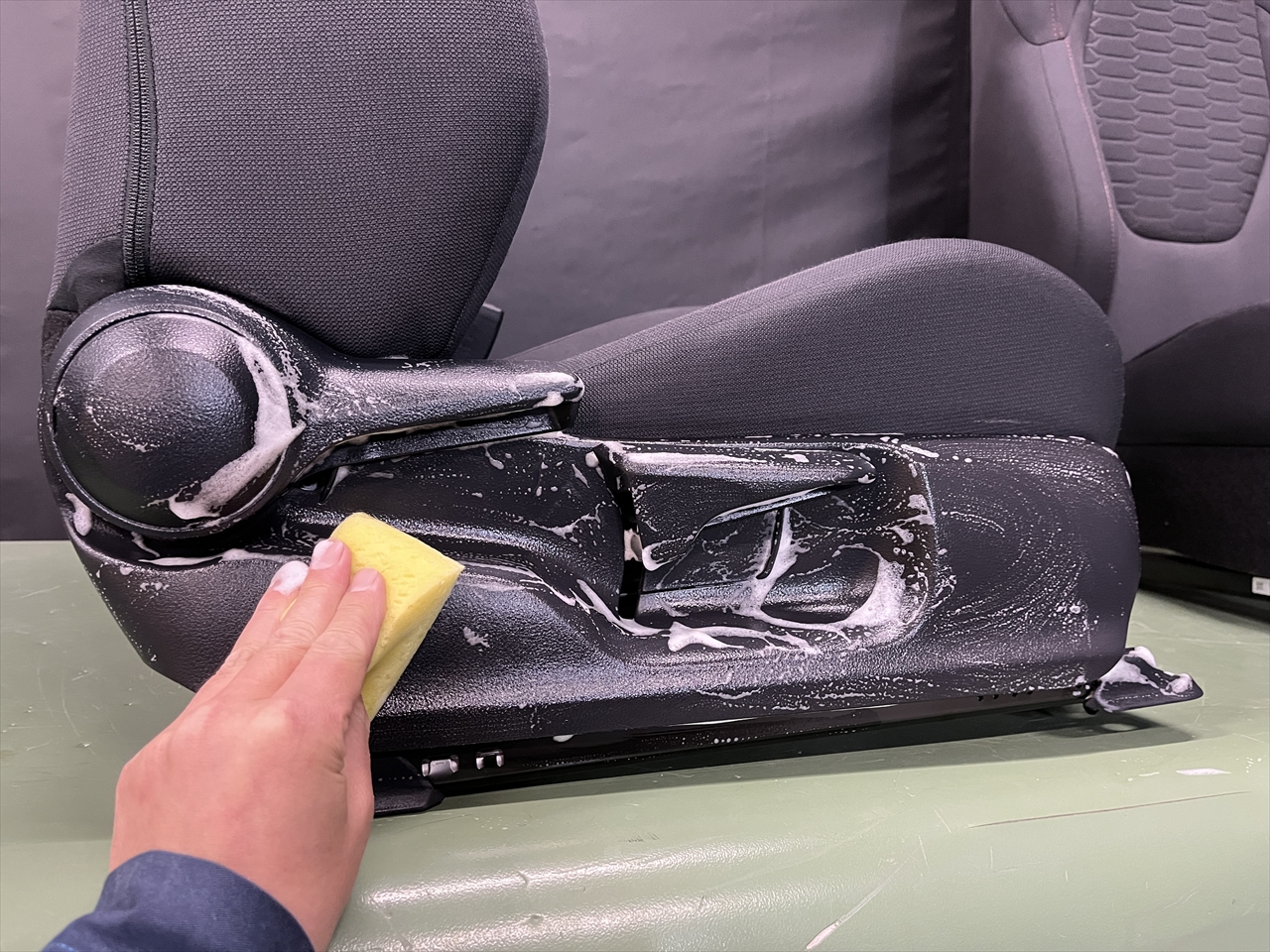 車内クリーニング (タバコ臭)