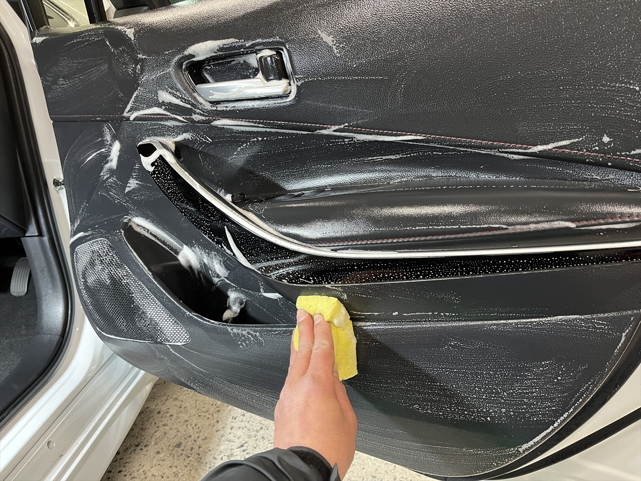 車内クリーニング (タバコ臭)
