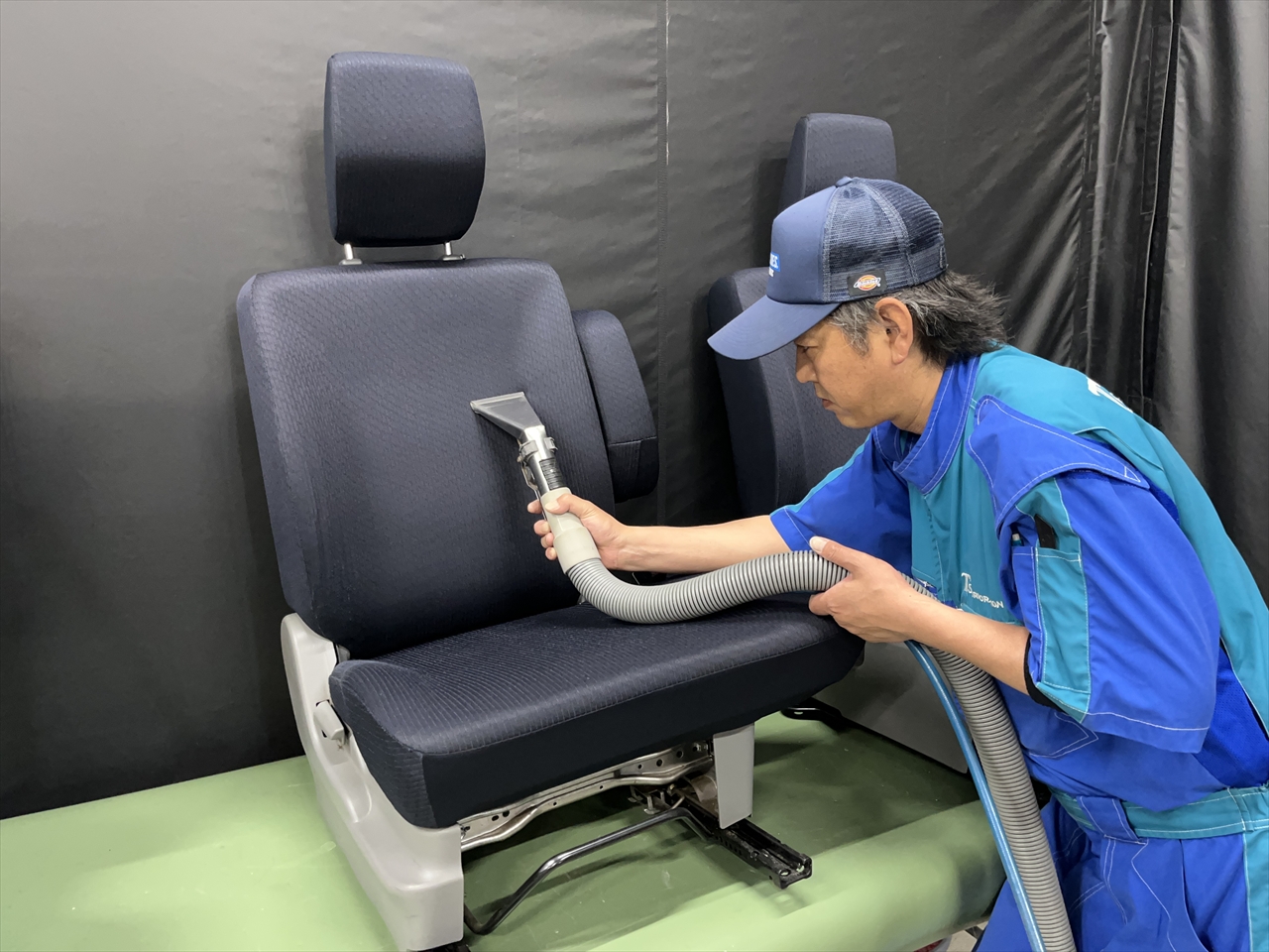 車内クリーニング (タバコ臭)