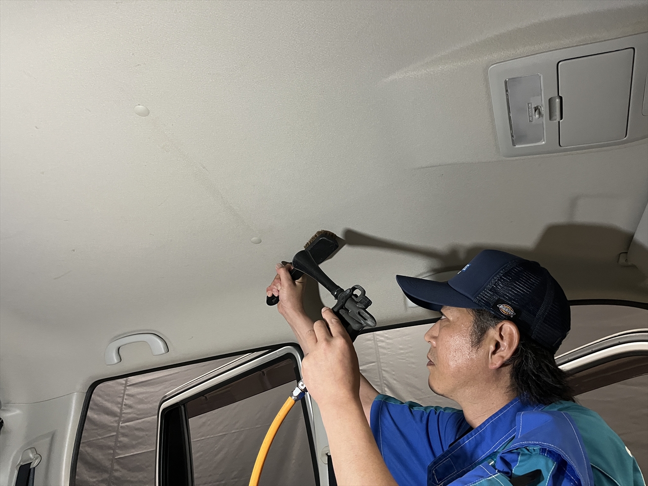 車内クリーニング (タバコ臭)