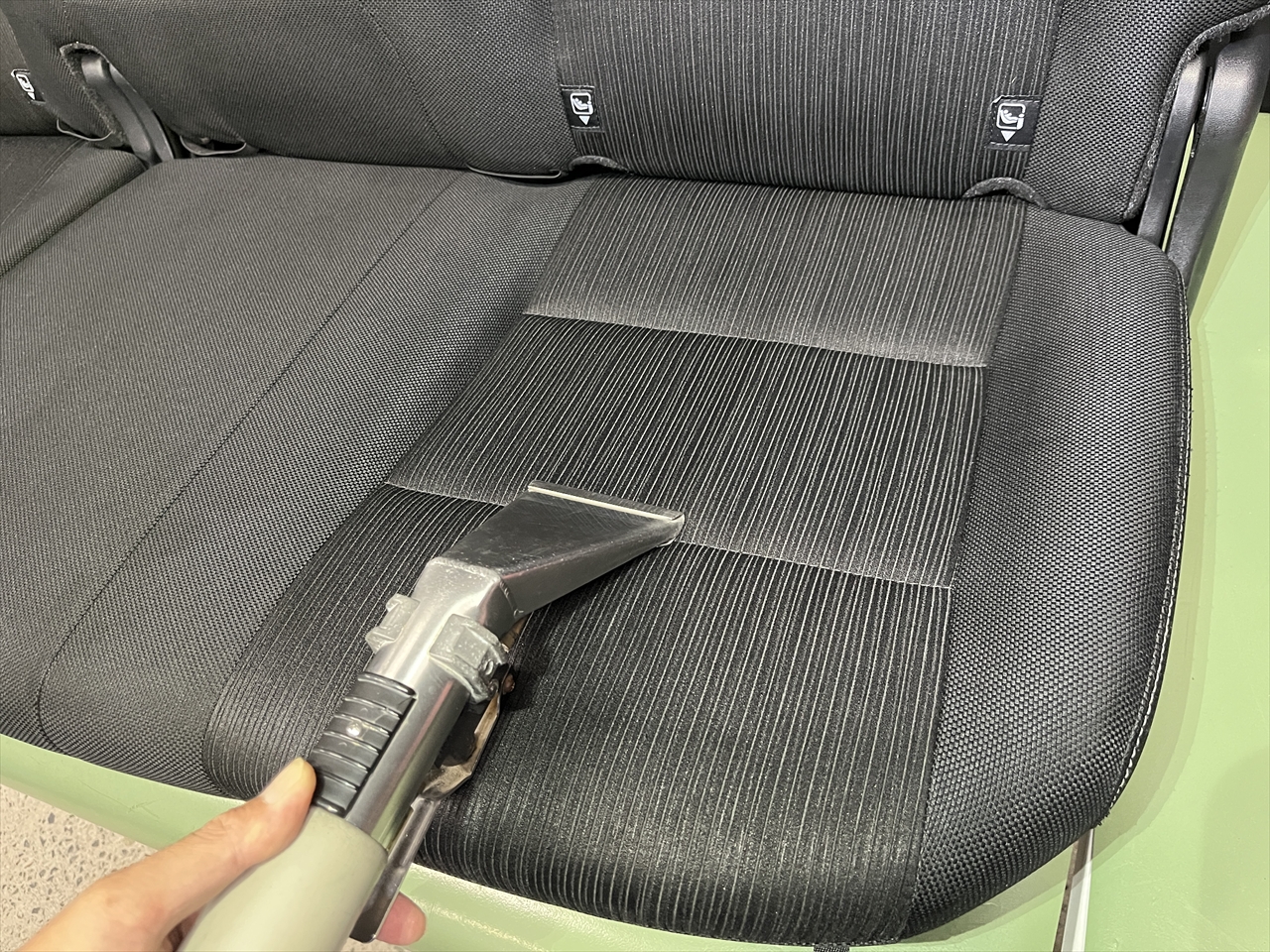 車内クリーニング (体臭・脂臭)
