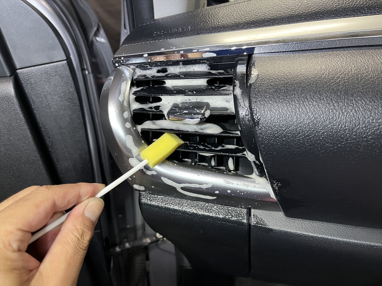 車内クリーニング (体臭・脂臭)