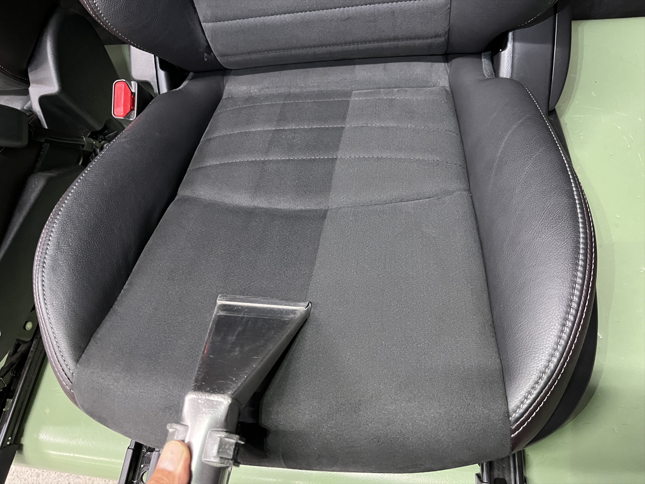 車内クリーニング (タバコ臭)