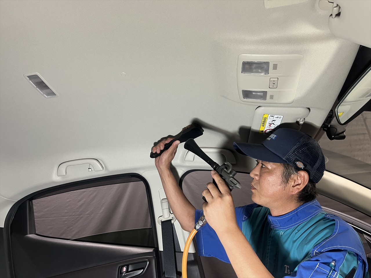 車内クリーニング (タバコ臭)