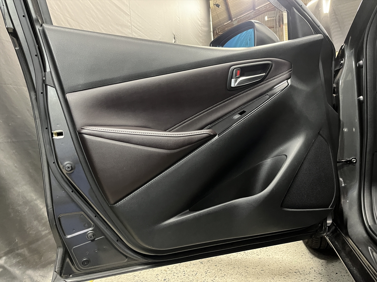 車内クリーニング (タバコ臭)