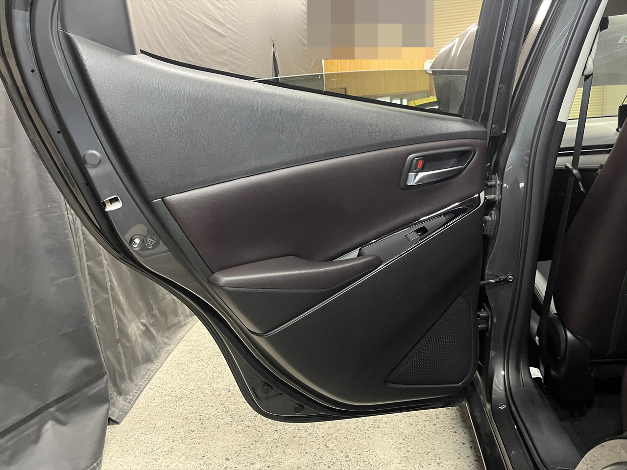 車内クリーニング (タバコ臭)