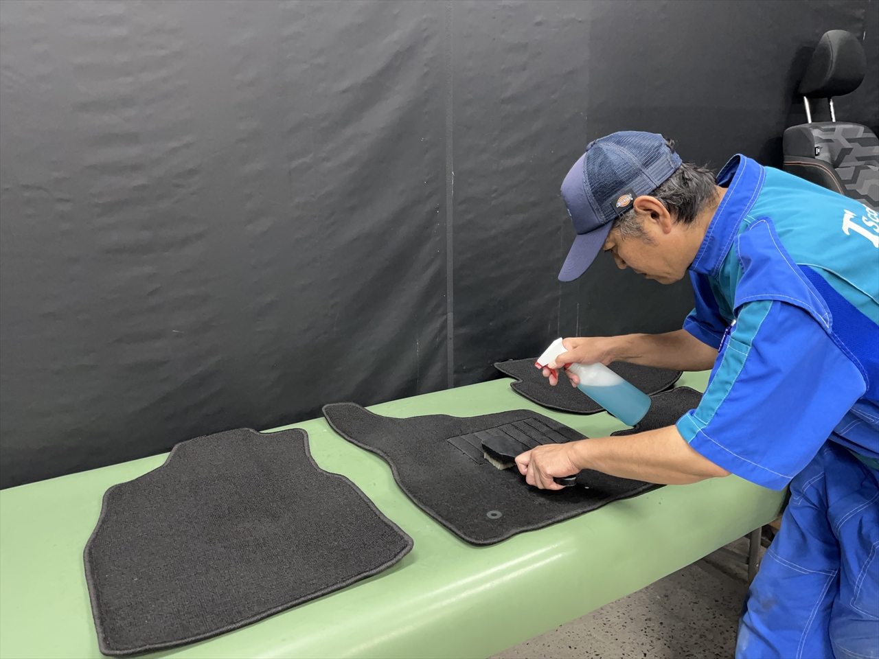 車内クリーニング (お漏らし)