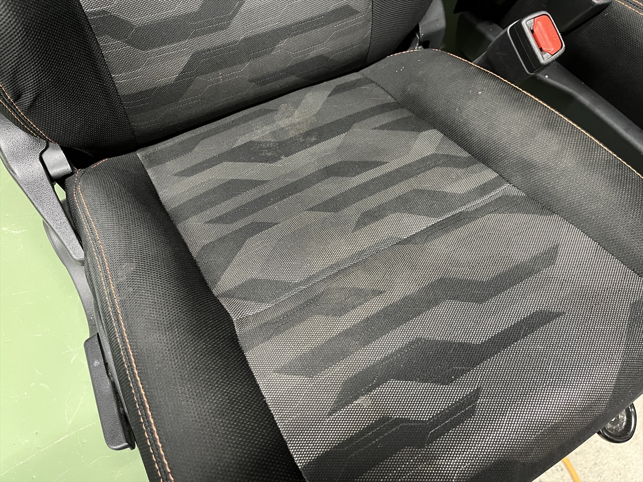 車内クリーニング (お漏らし)