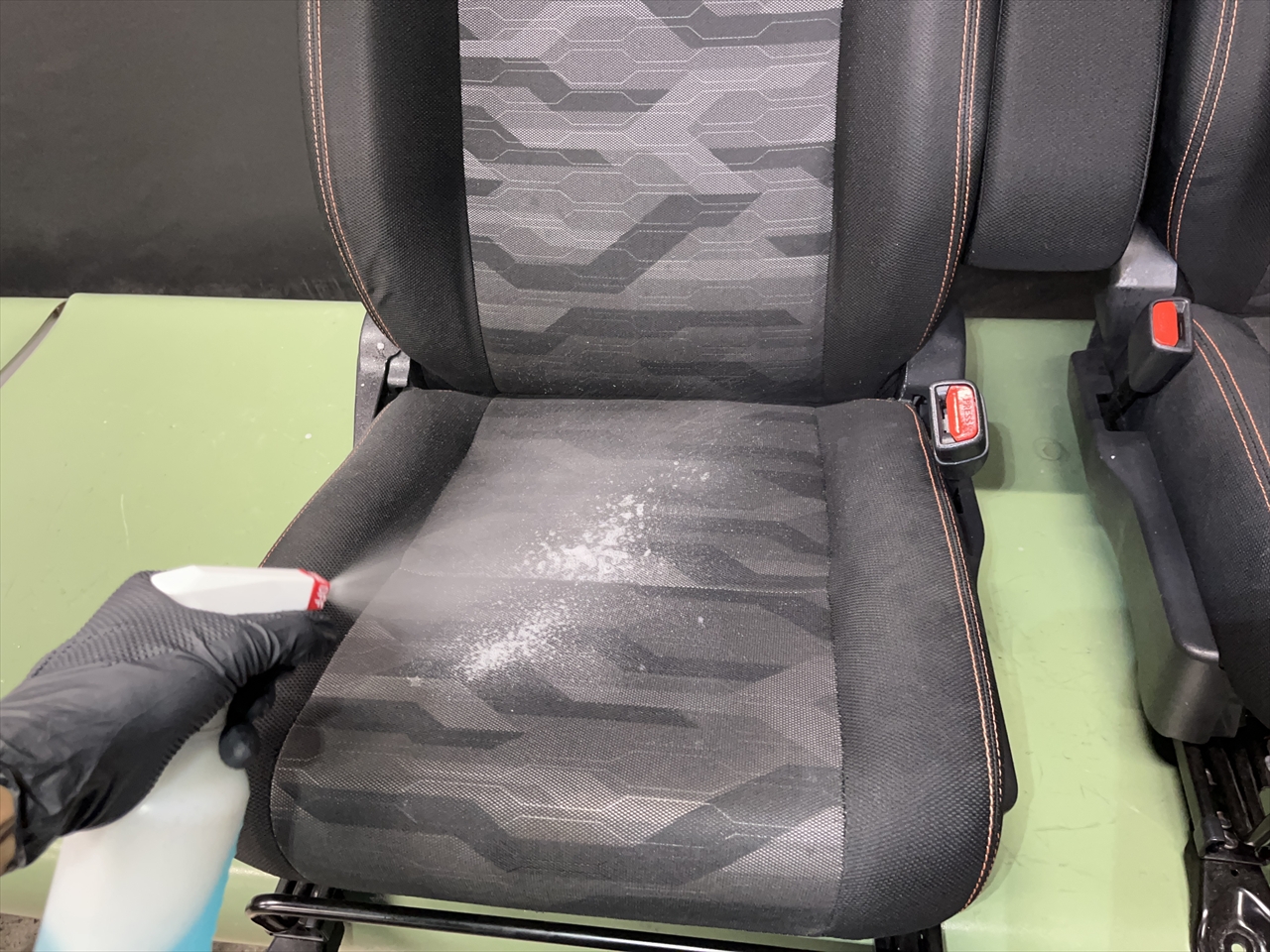 車内クリーニング (お漏らし)