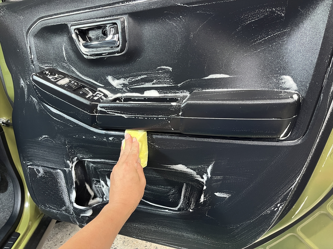 車内クリーニング (お漏らし)