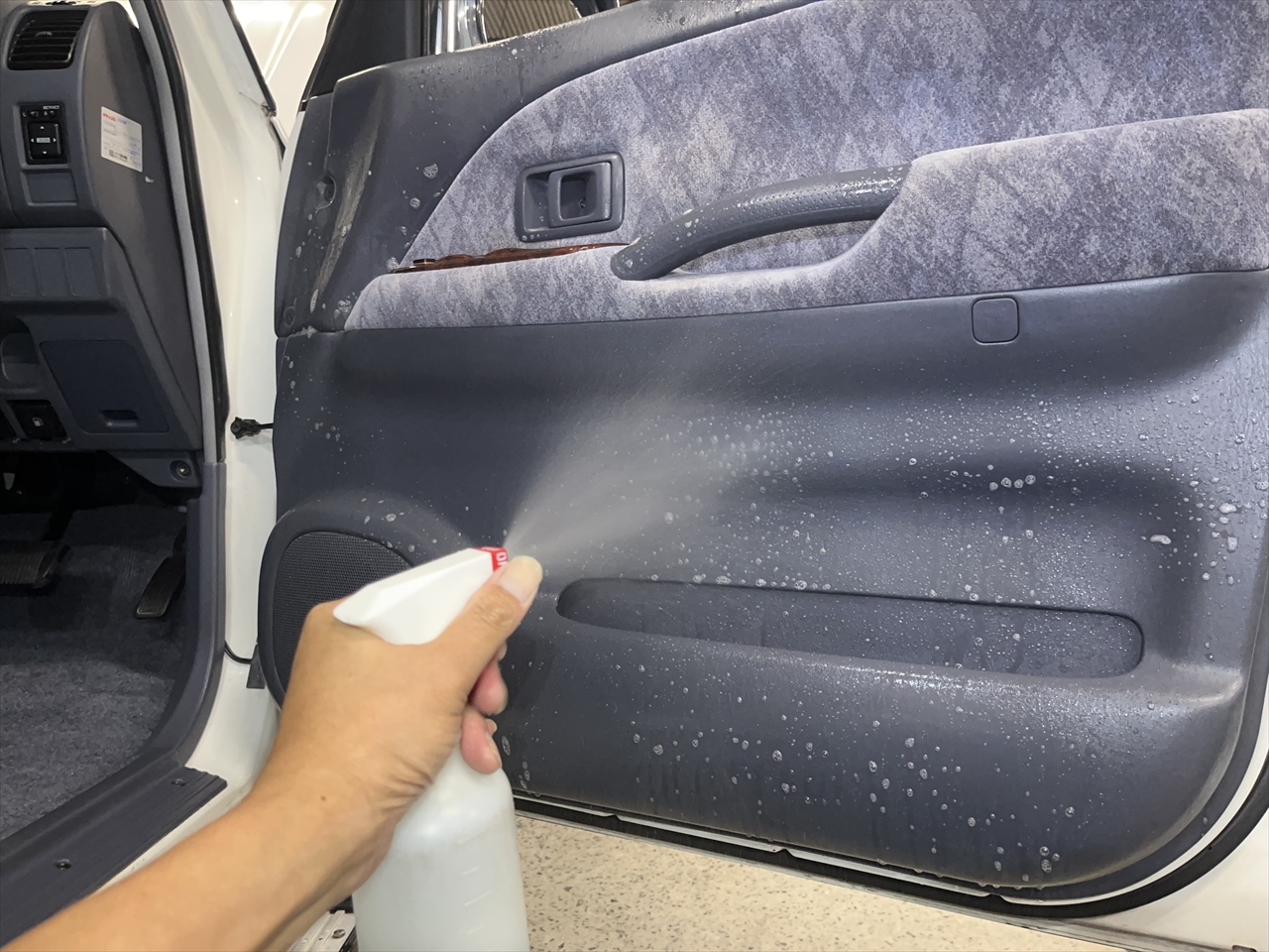 車内クリーニング(嘔吐)