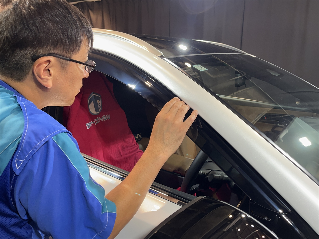 用品取付(ドアバイザー)