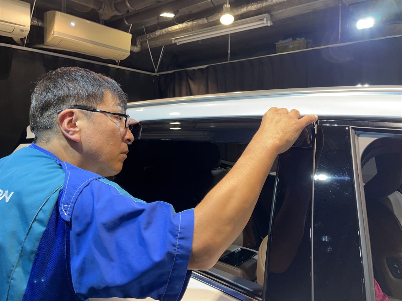 用品取付(ドアバイザー)