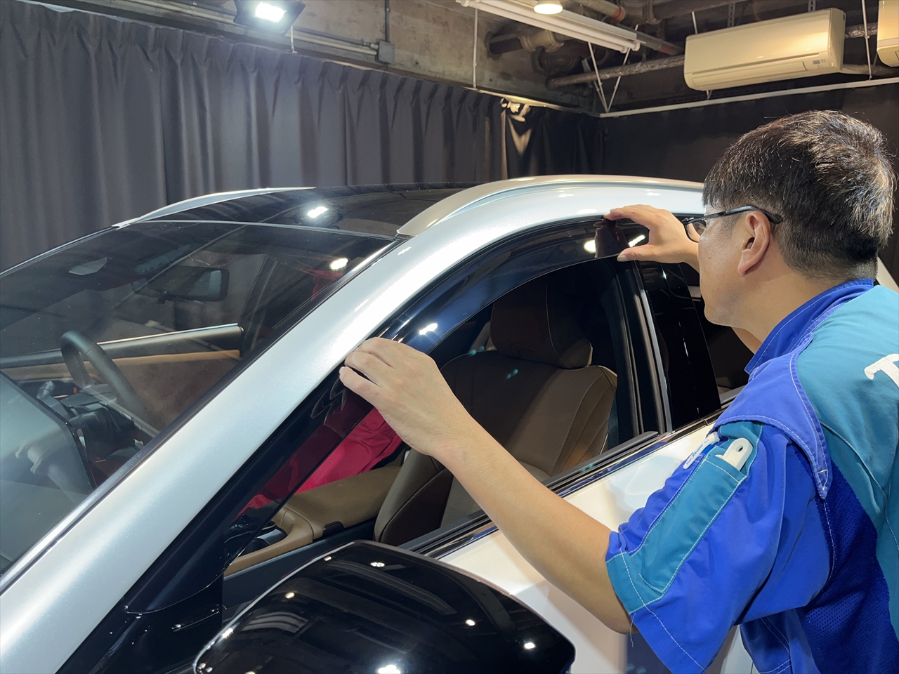 用品取付(ドアバイザー)