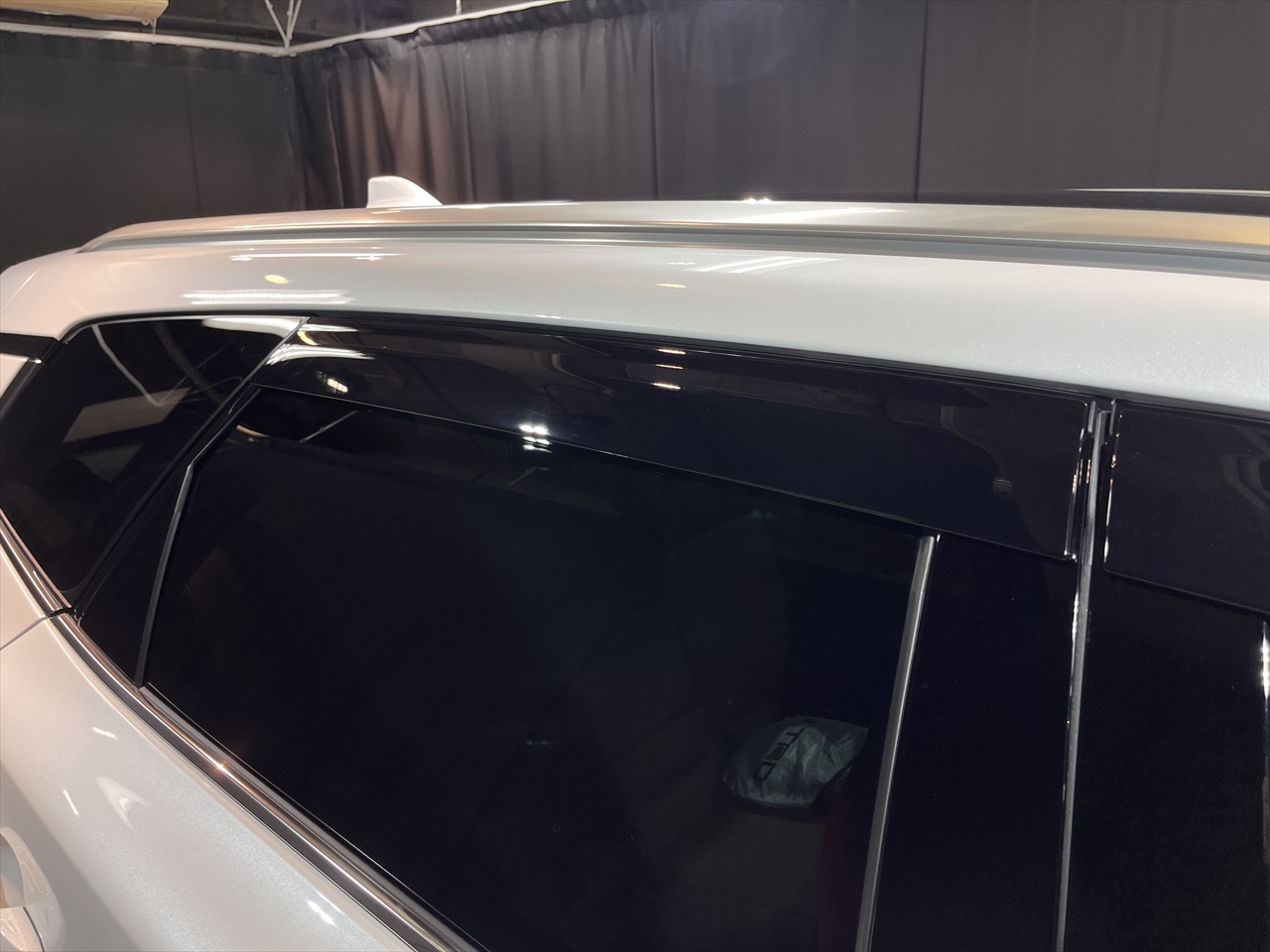 用品取付(ドアバイザー)