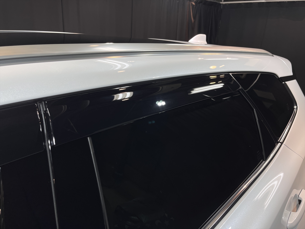 用品取付(ドアバイザー)