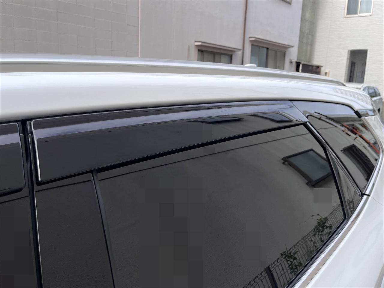 用品取付(ドアバイザー)