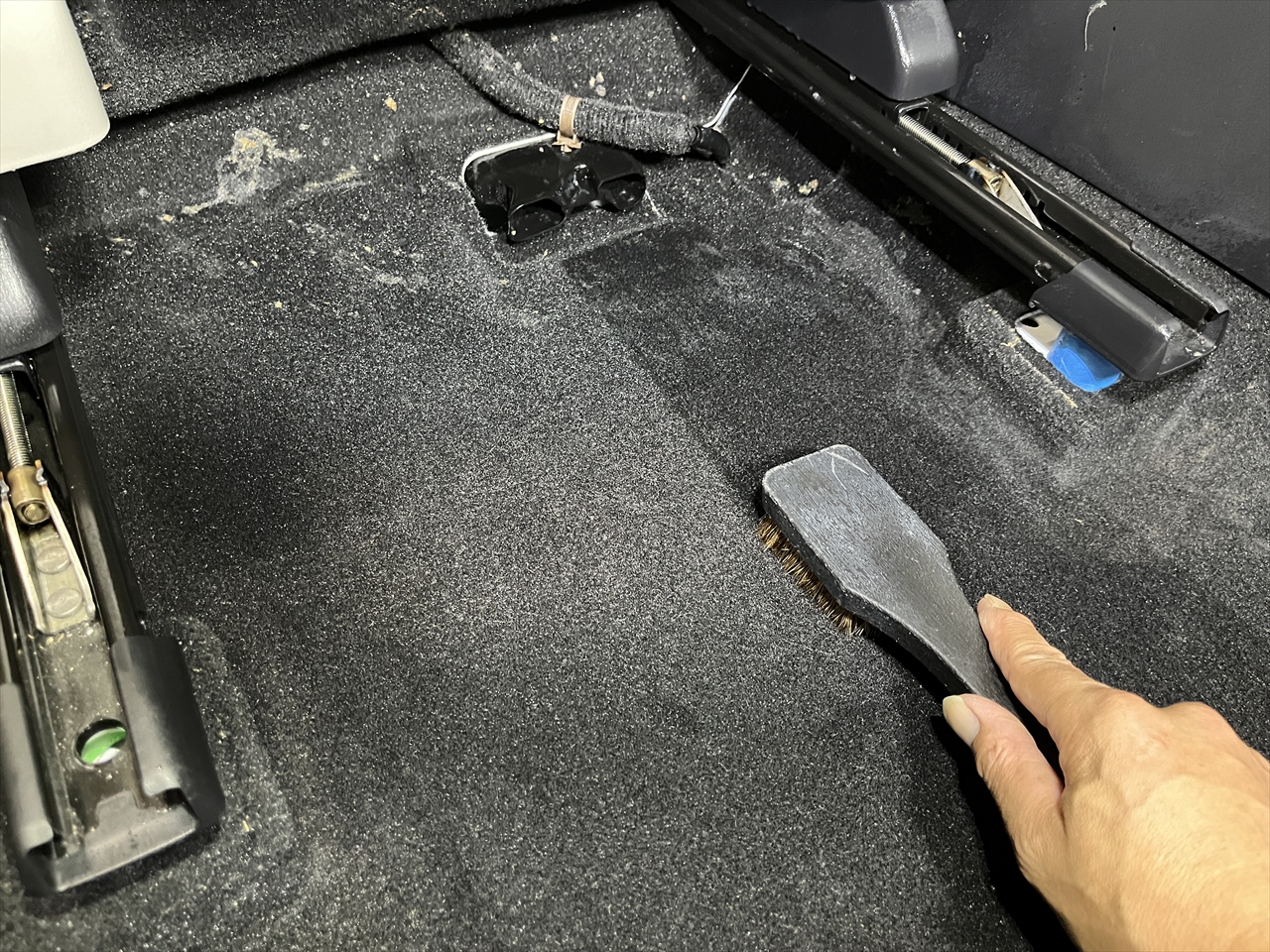 車内クリーニング (嘔吐 シート周り)