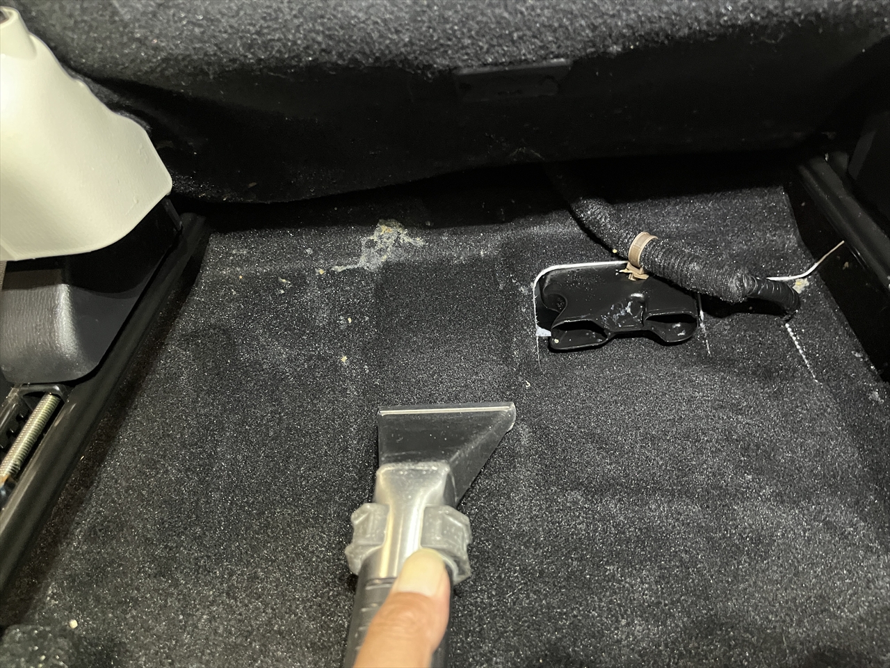 車内クリーニング (嘔吐 シート周り)