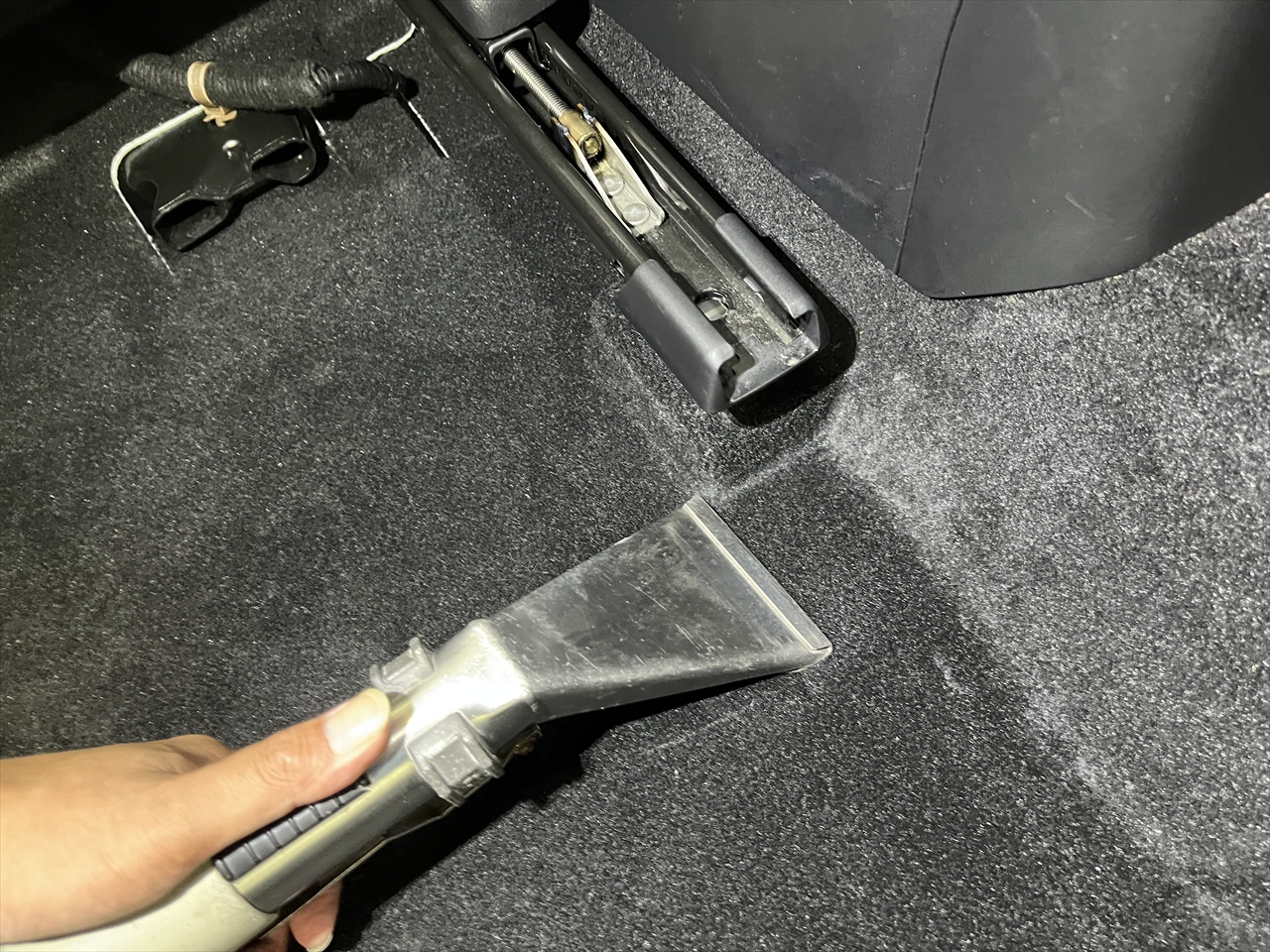 車内クリーニング (嘔吐 シート周り)