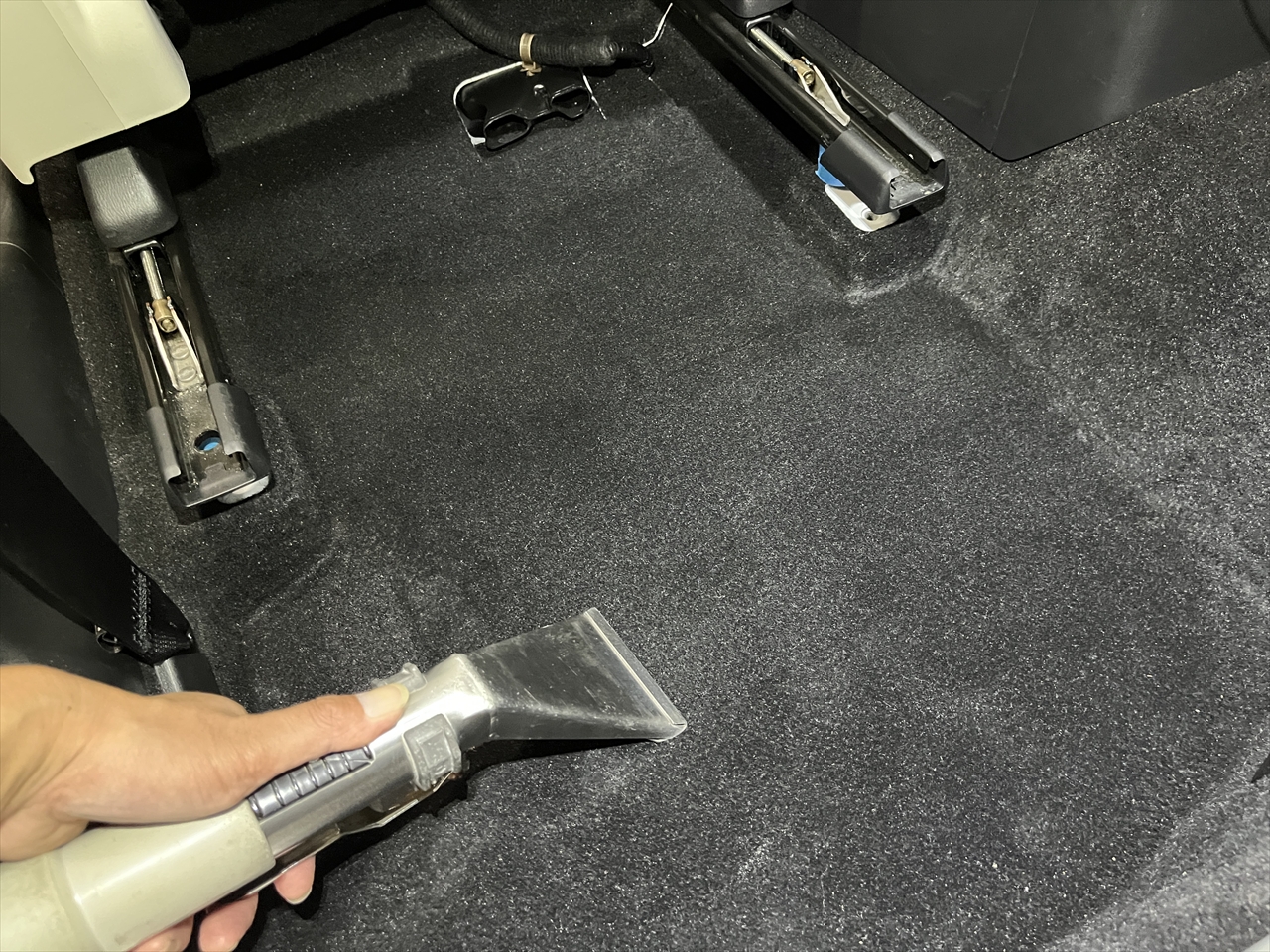 車内クリーニング (嘔吐 シート周り)