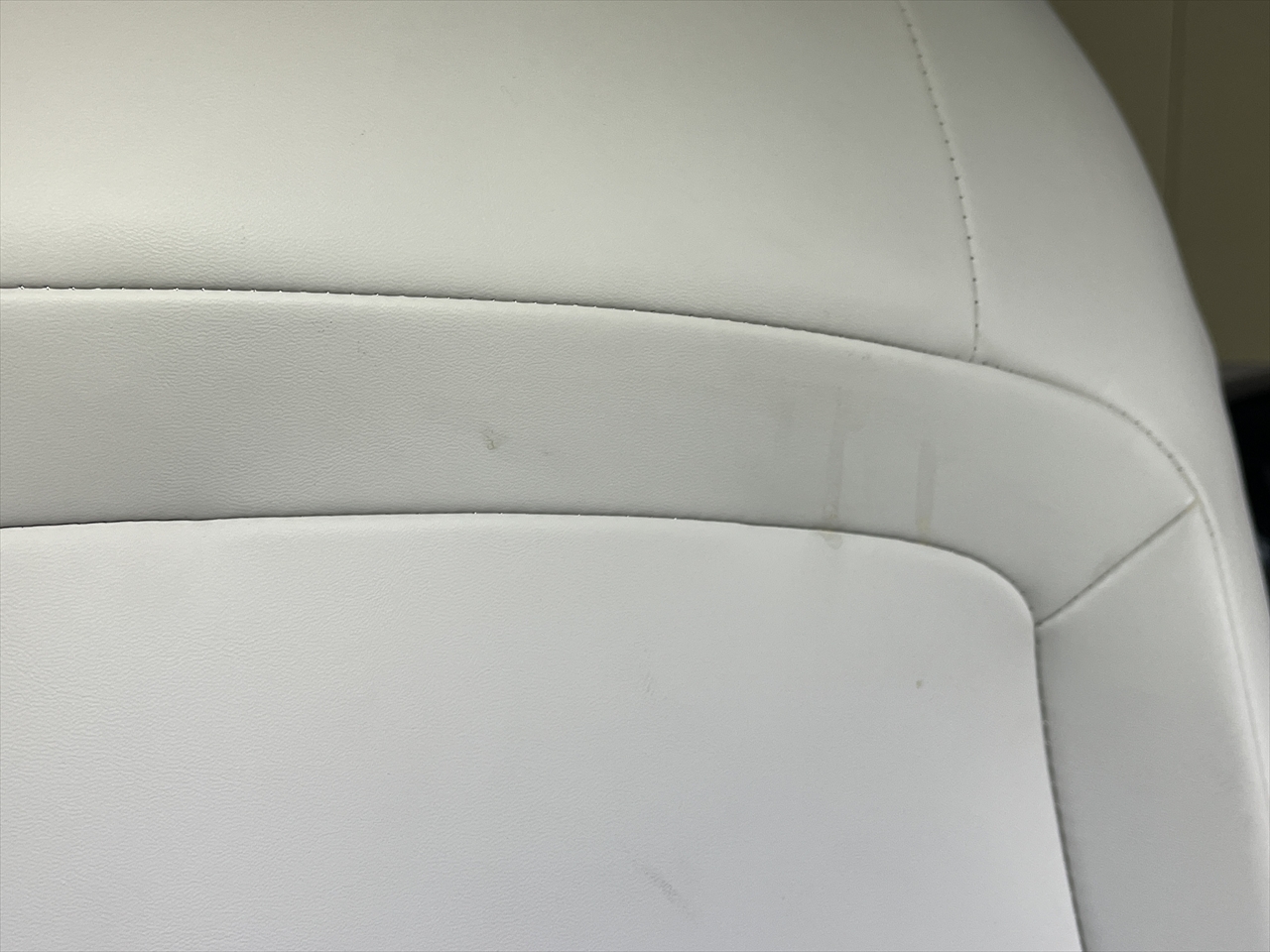 車内クリーニング (嘔吐 シート周り)