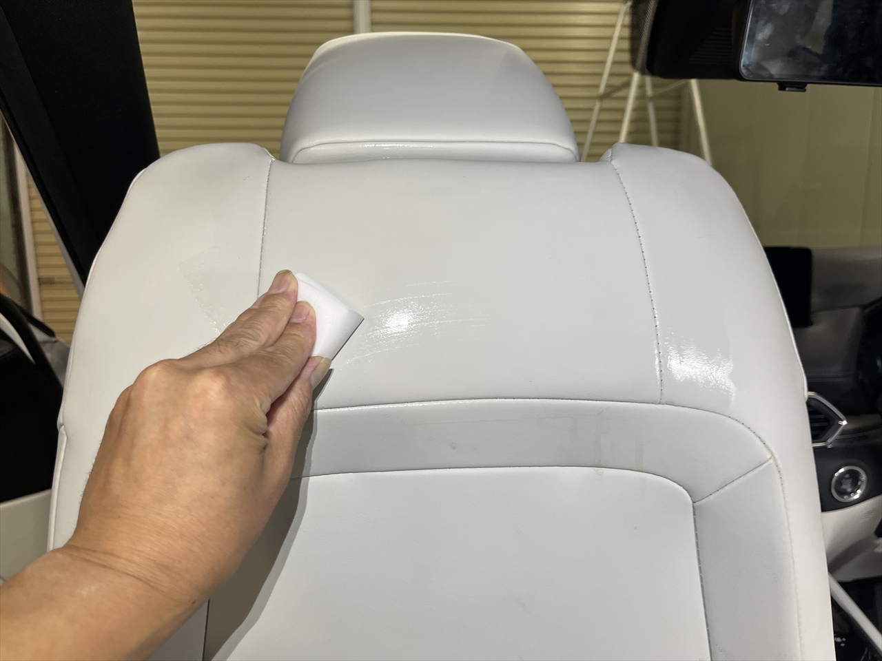 車内クリーニング (嘔吐 シート周り)