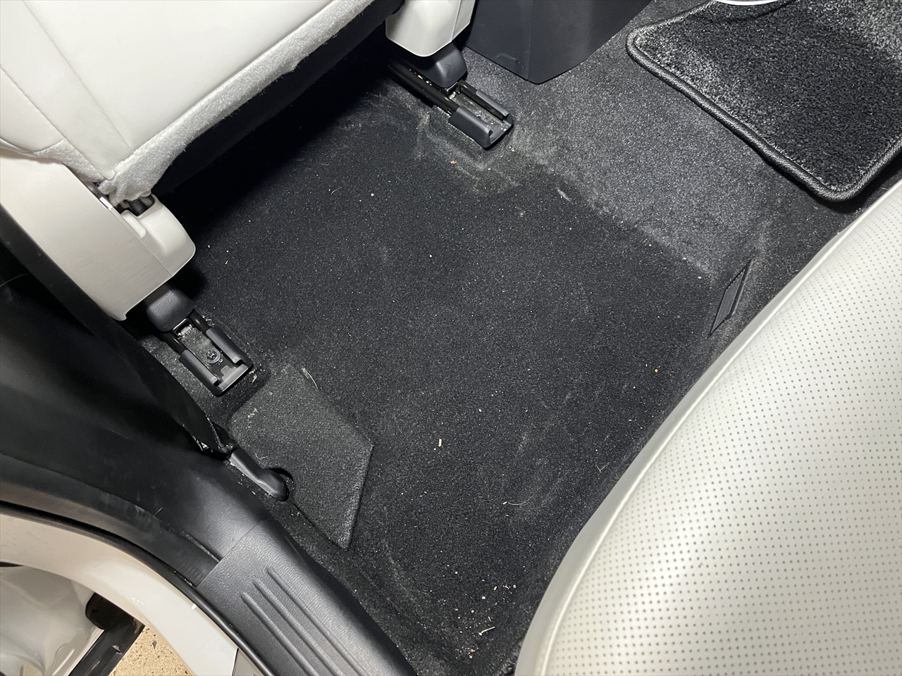 車内クリーニング (嘔吐 シート周り)