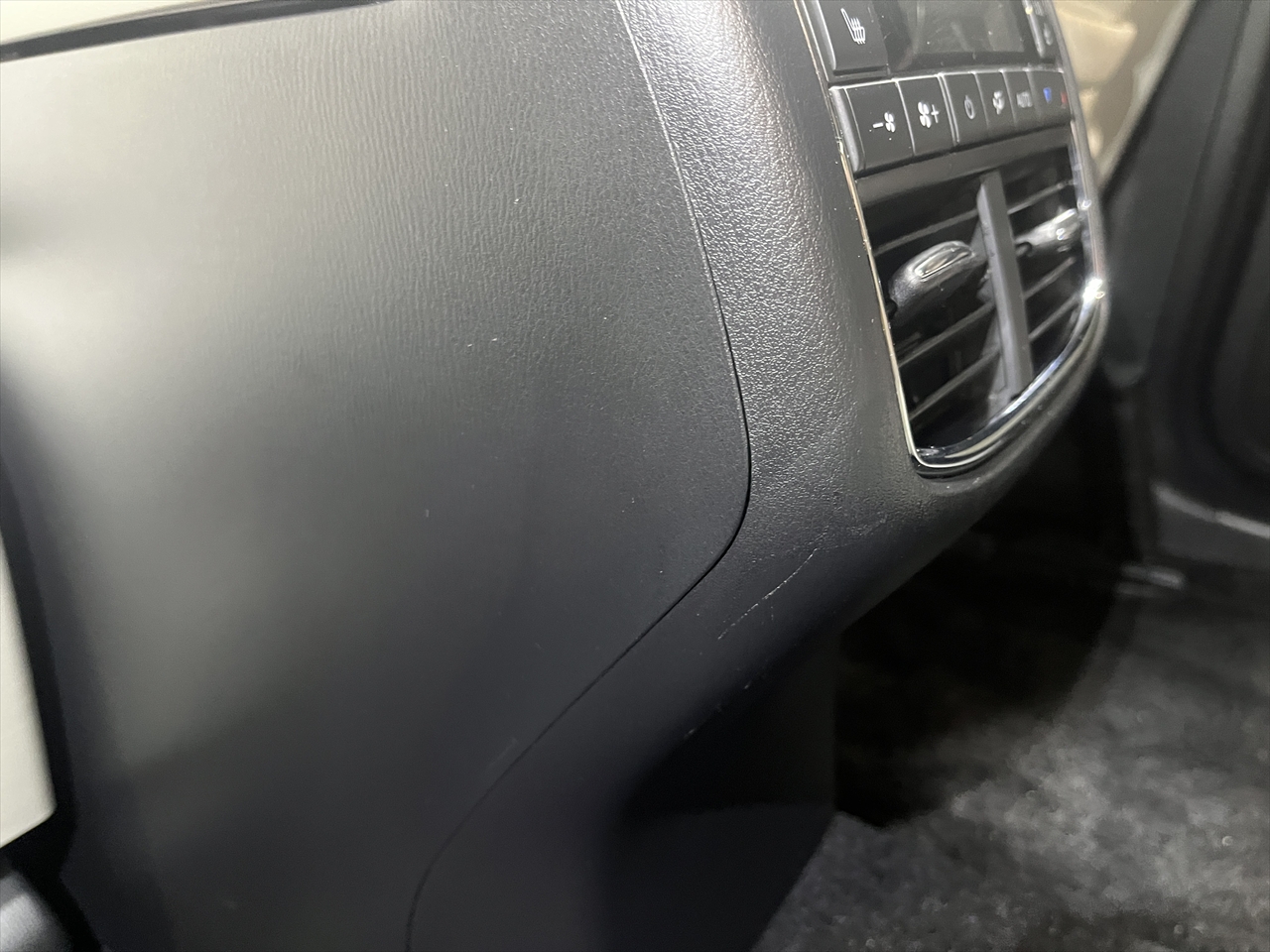 車内クリーニング (嘔吐 シート周り)