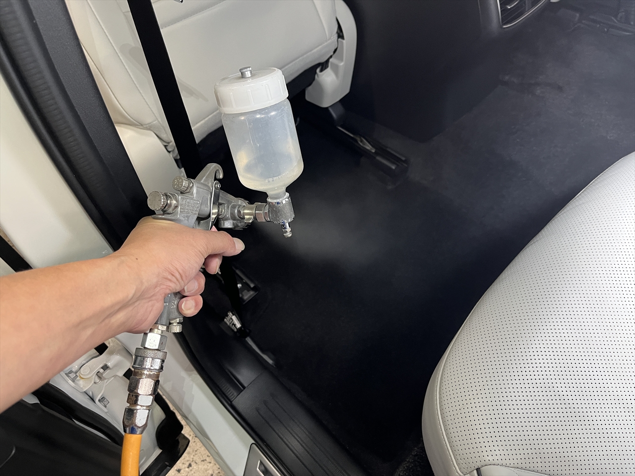 車内クリーニング (嘔吐 シート周り)