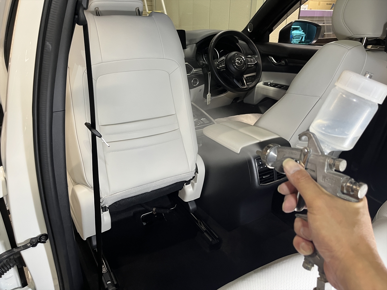 車内クリーニング (嘔吐 シート周り)