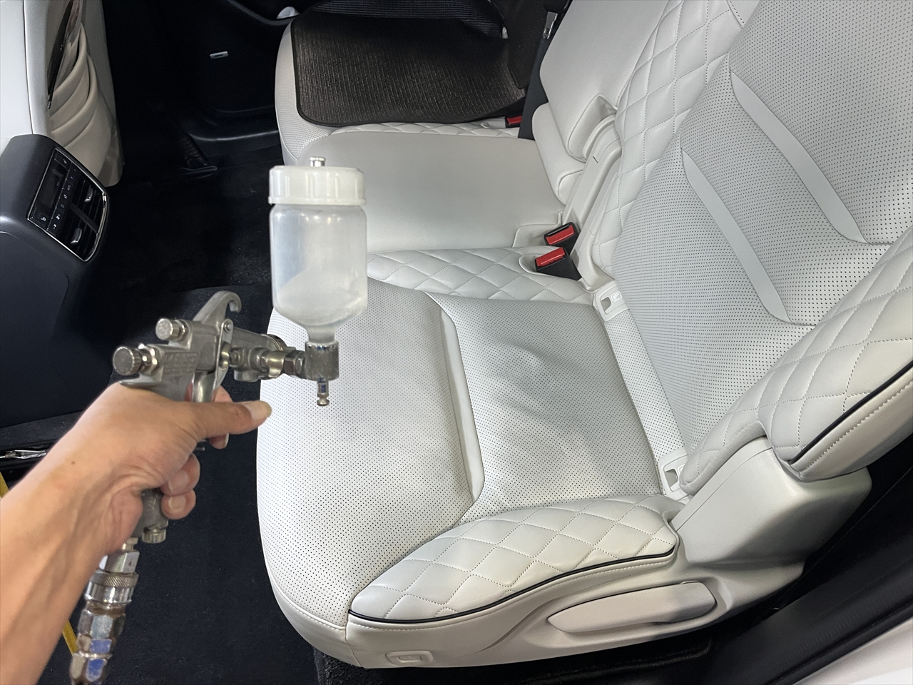 車内クリーニング (嘔吐 シート周り)