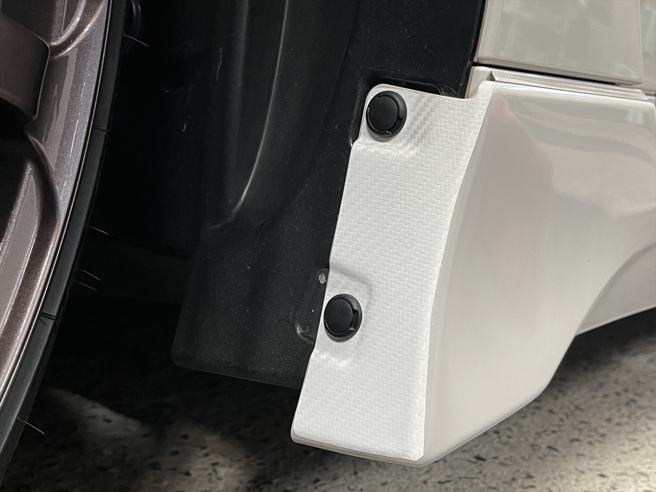 カーラッピングフィルム(エアロパーツ傷隠し)