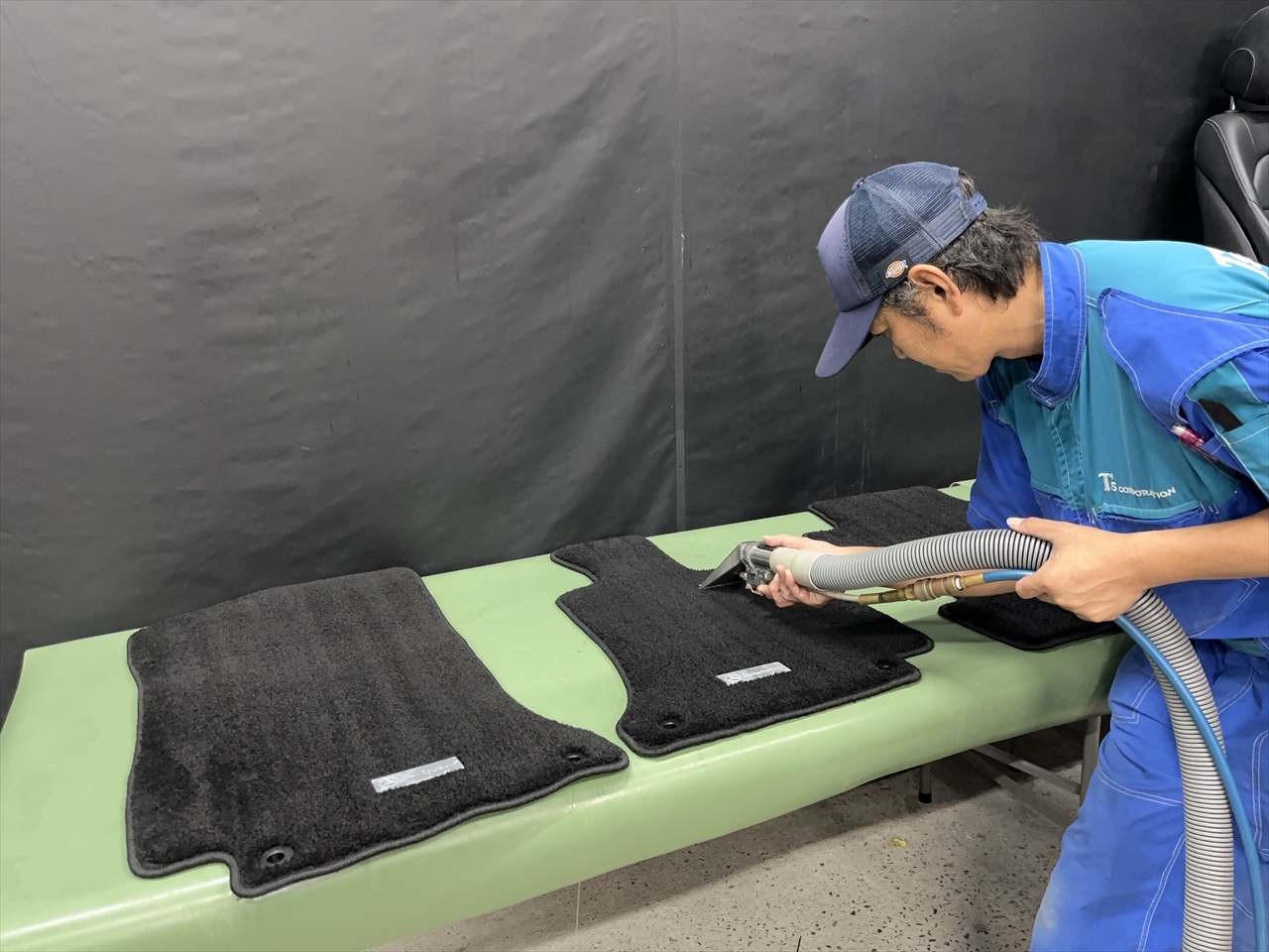 車内クリーニング (タバコ臭)