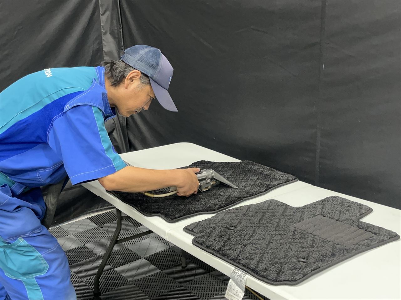 車内クリーニング (タバコ臭)