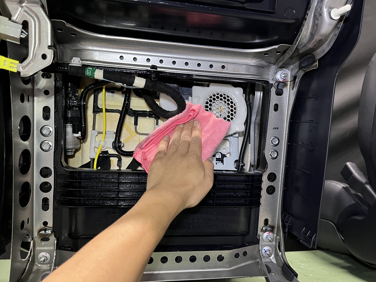 車内クリーニング (タバコ臭)