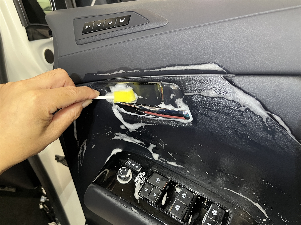 車内クリーニング (タバコ臭)