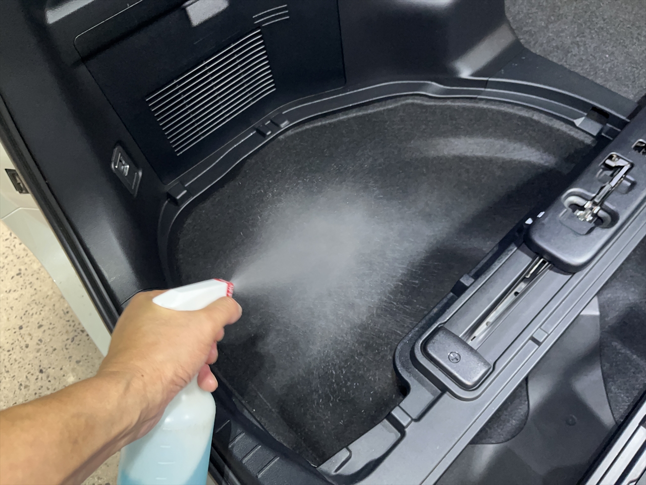 車内クリーニング (タバコ臭)